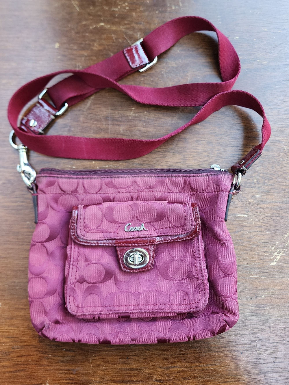 COACH Penelope Signature Swingpack Crossbody Bag Burgundy Crimson F45026